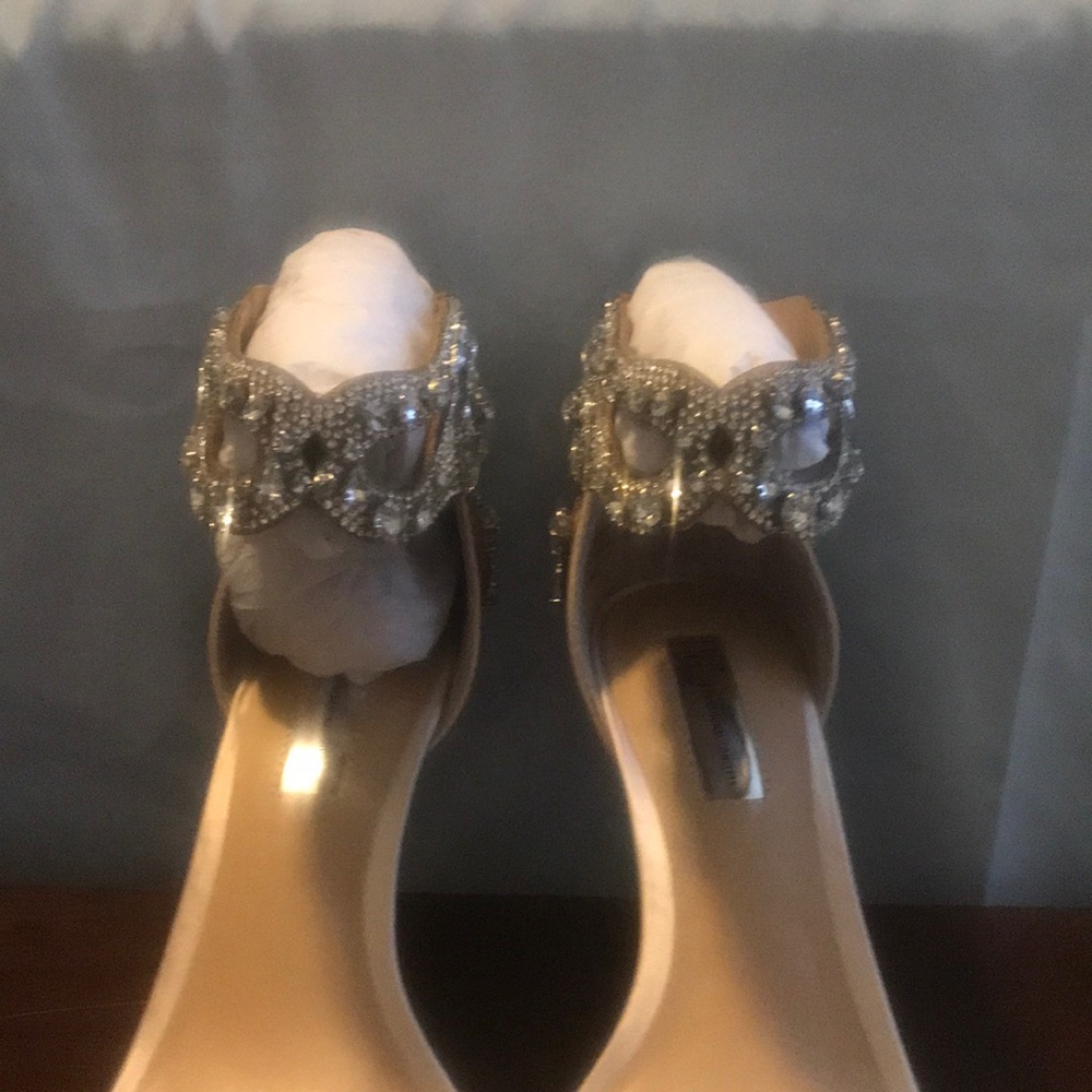 Classy Rhinestone day - Picture 2 of 6